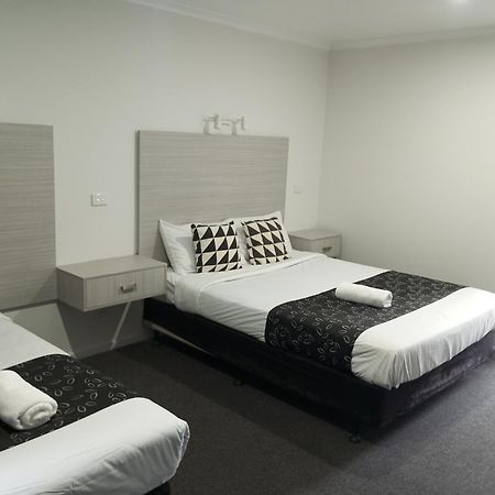 Big Valley Lakeside Paradise Motor Inn Shepparton Extérieur photo