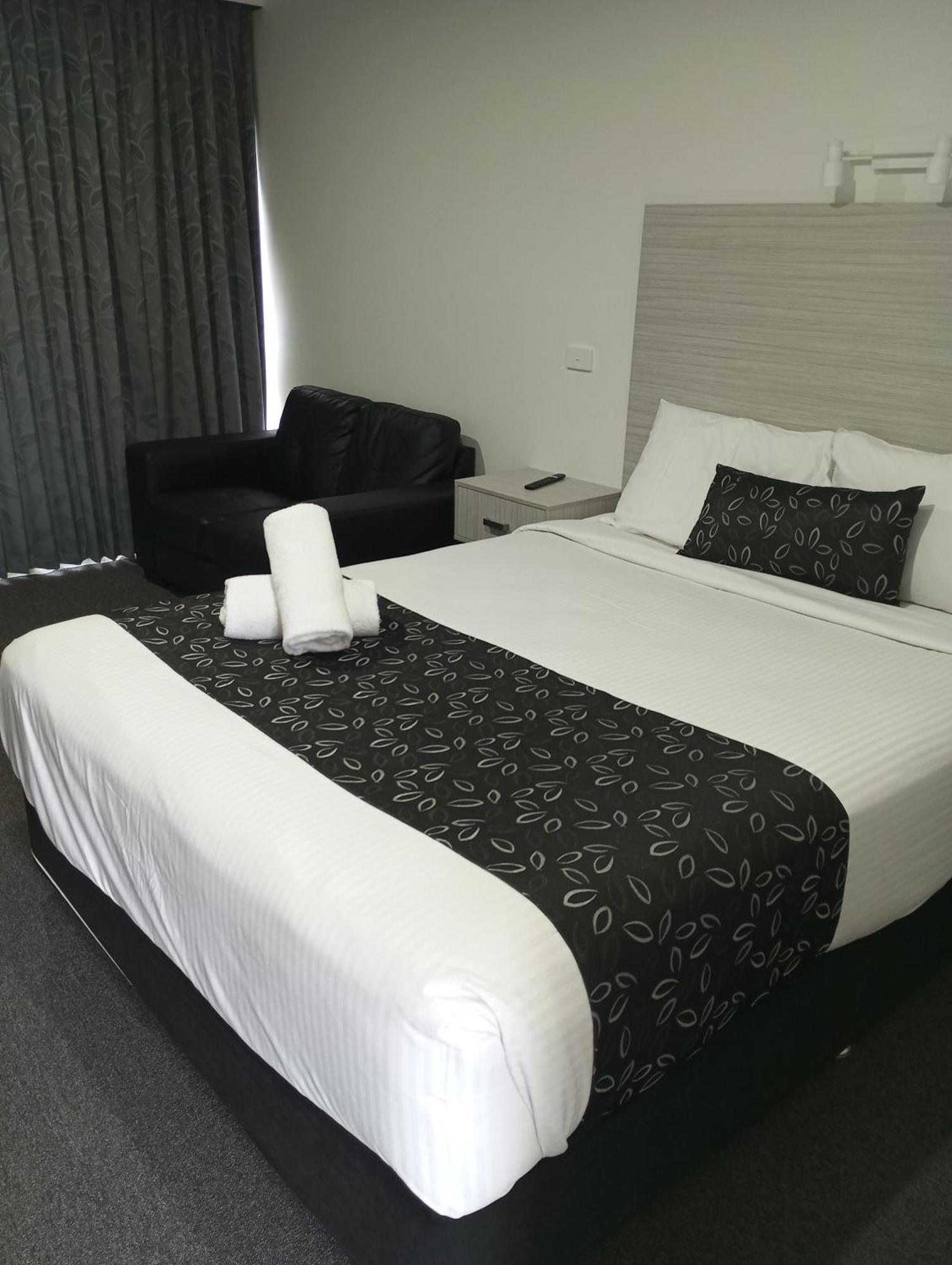 Big Valley Lakeside Paradise Motor Inn Shepparton Extérieur photo