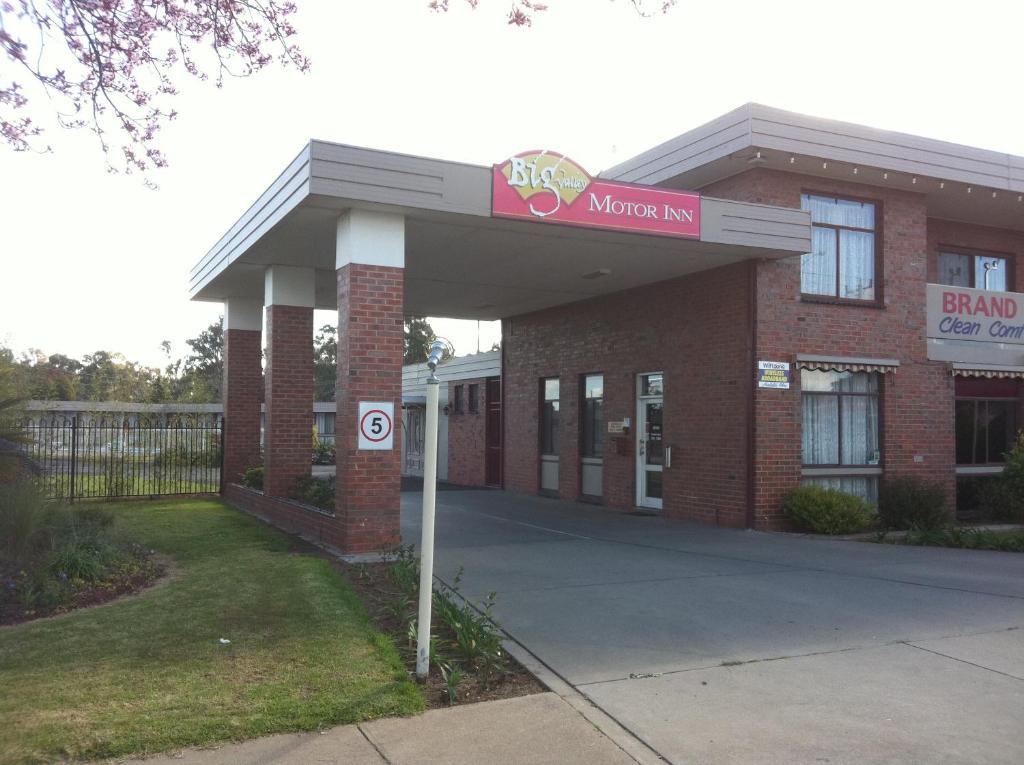 Big Valley Lakeside Paradise Motor Inn Shepparton Extérieur photo