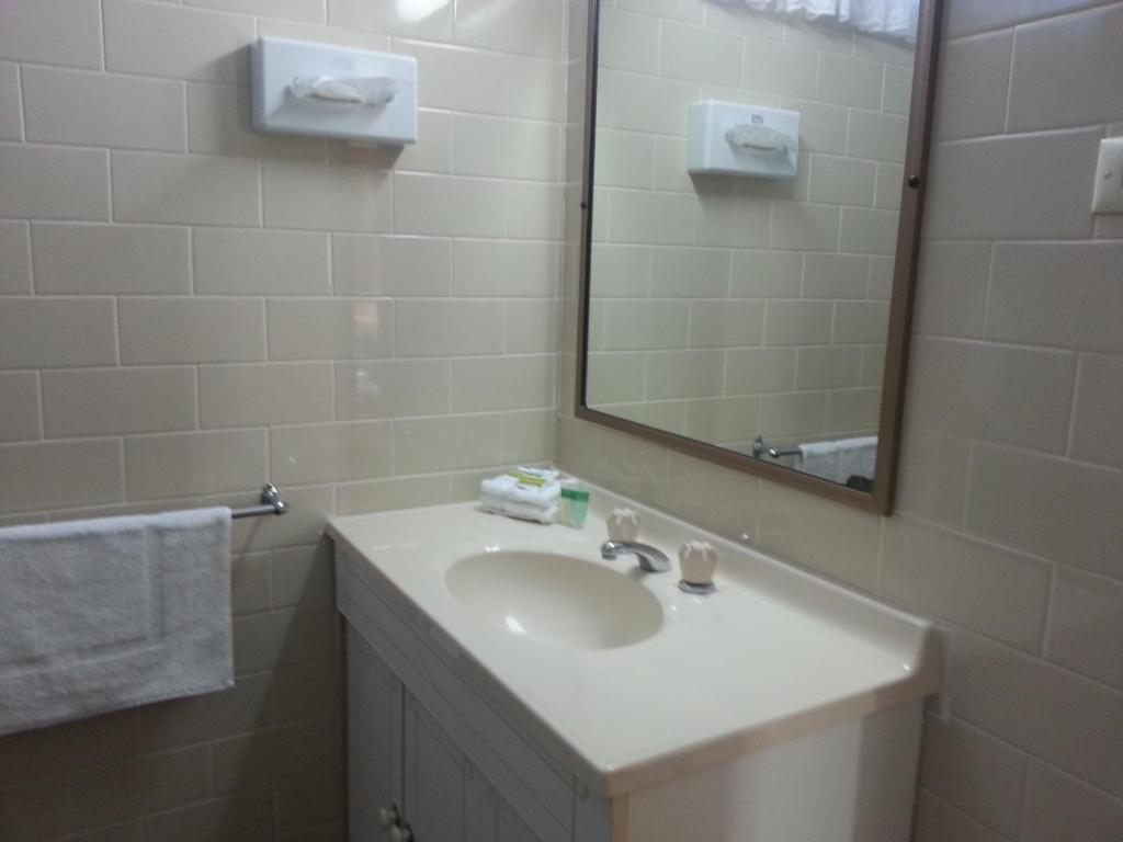 Big Valley Lakeside Paradise Motor Inn Shepparton Chambre photo