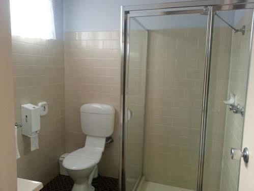 Big Valley Lakeside Paradise Motor Inn Shepparton Extérieur photo